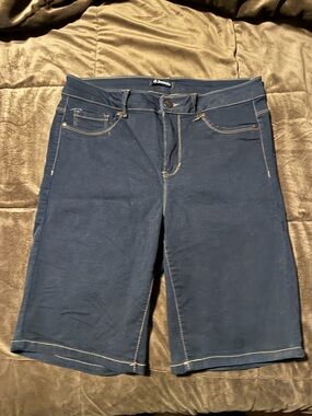 d. jeans brand, size 14w, blue drum Bermuda Shorts, stretchy and comfy